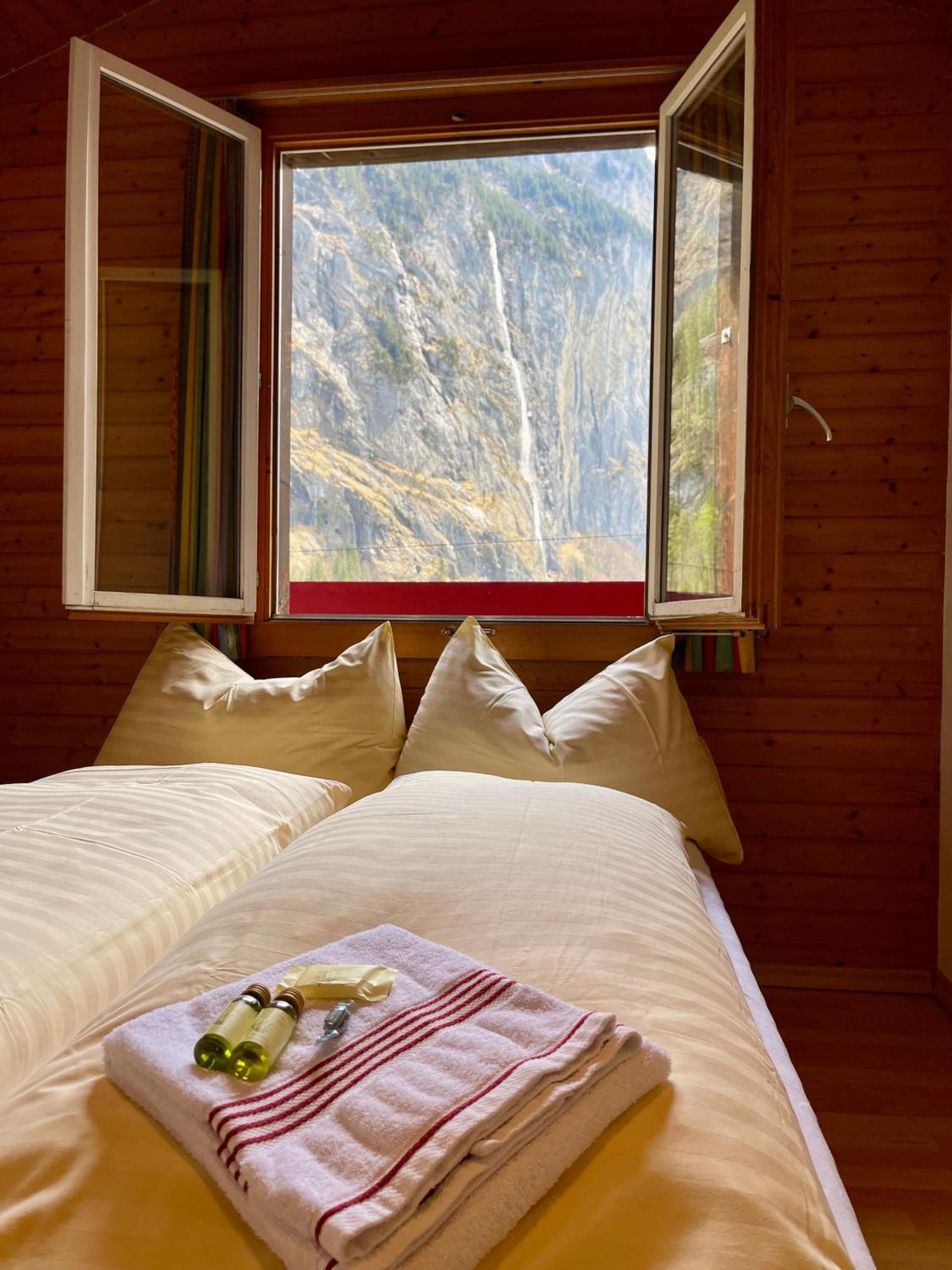 Alpine Base Hostel - Adults Only Lauterbrunnen Eksteriør bilde
